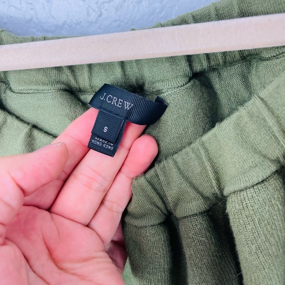 J Crew Olive Green Ruffles  Off Shoulder Crop Top - Picture 6 of 7